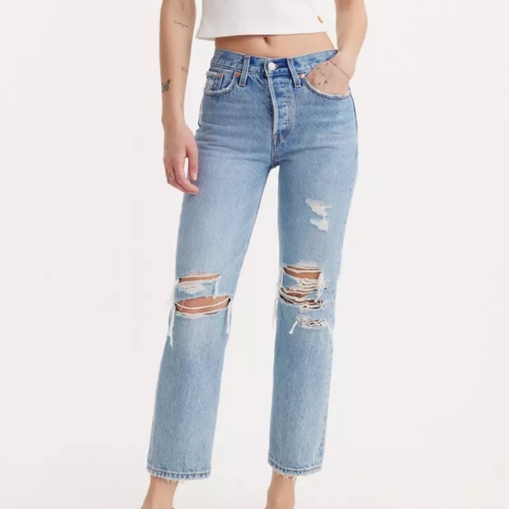 Levi’s 501 Ripped wedgie straight leg jeans in size 29, new without tags